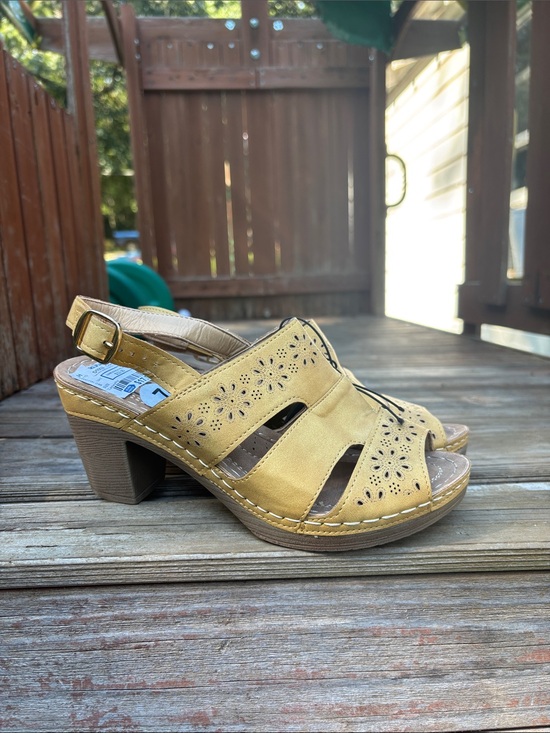 Shoes - Women's Yellow Floral Cutout Slingback Heels with Block Heel